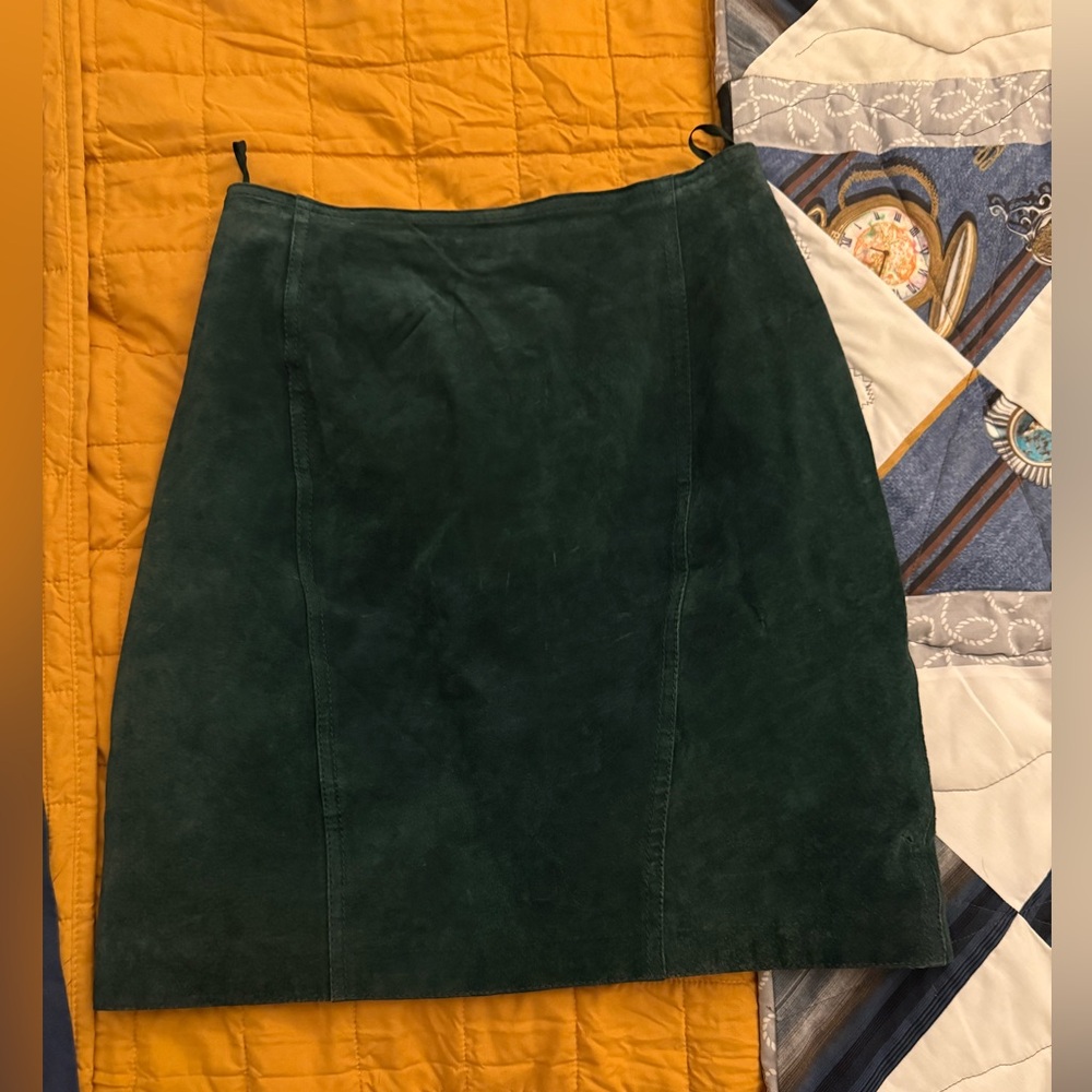 Elegant Green Suede Skirt